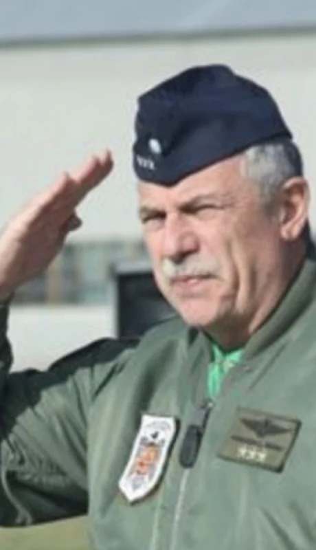 Destitución de Mengo: los contratos millonarios que sacuden a la Fuerza Aérea