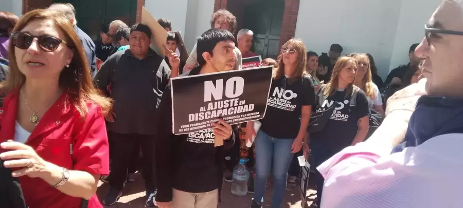 Cuestionan las pensiones graciables