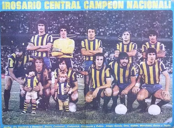 El equipo campeón del Nacional 80. En el medio del Patón Bauza y Crayacich