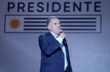 Yamandú Orsi, de profesor de Historia a heredero de la izquierda de José Mujica