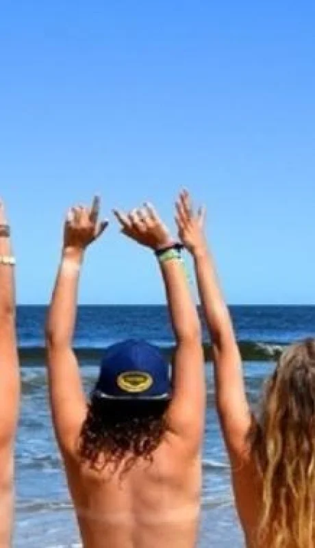 El nudismo encontró su lugar en distintas playas de Latinoamérica.