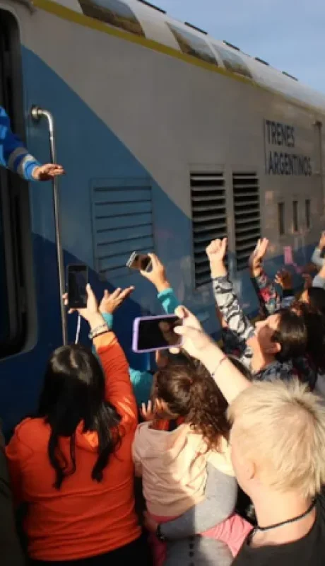 El año pasado se celebró con euforia el regreso del tren a Mendoza con la presencia del entonces presidente de Argentina, Alberto Fernández.