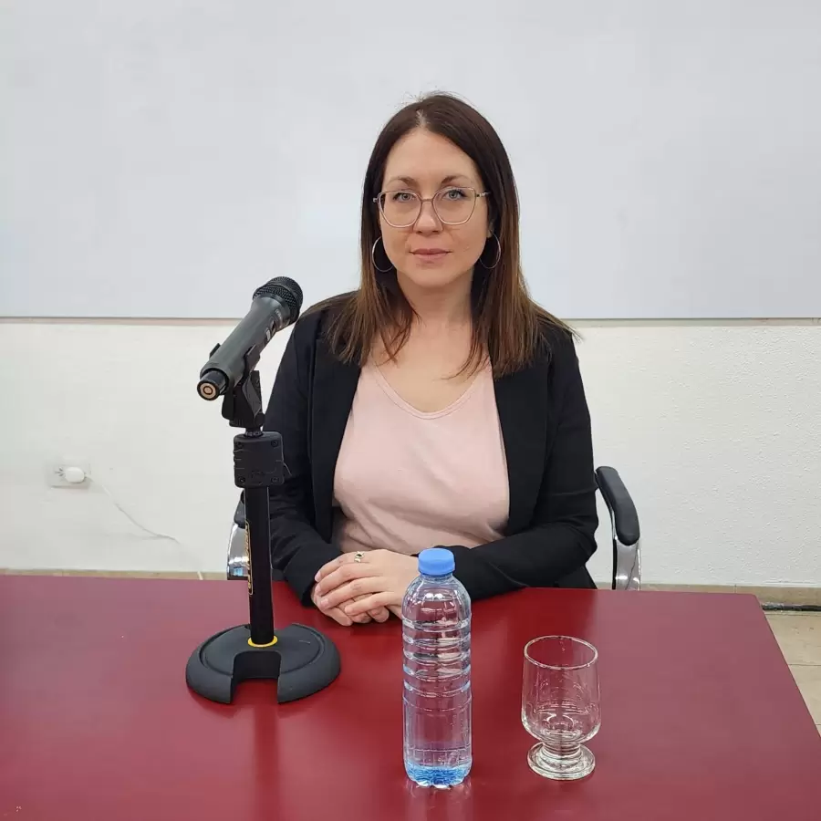 Profesora Laura Espeche del Frente de Izquierda de los Trabajadores (FIT)