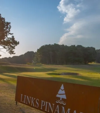 Palos, prejuicios y mate: el escándalo en el club de golf que indigna a la sociedad