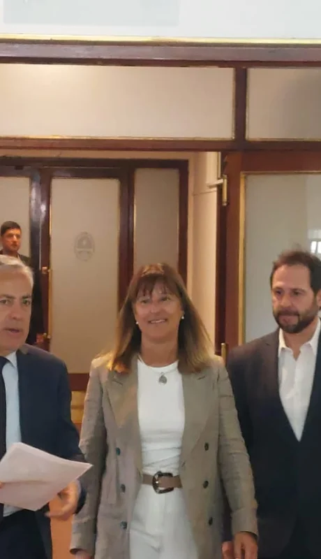 Gobernador de Mendoza junto a  la titular de la Cámara Laboral de la Primera Circunscripción, Norma Llatser.