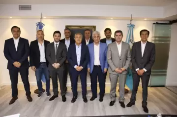 Crece la presión de gobernadores dialoguistas para aprobar el presupuesto