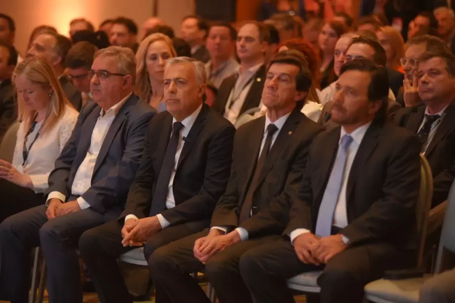 Mendoza muestra expectativas de millonarias inversiones y creación de fuentes de trabajo.