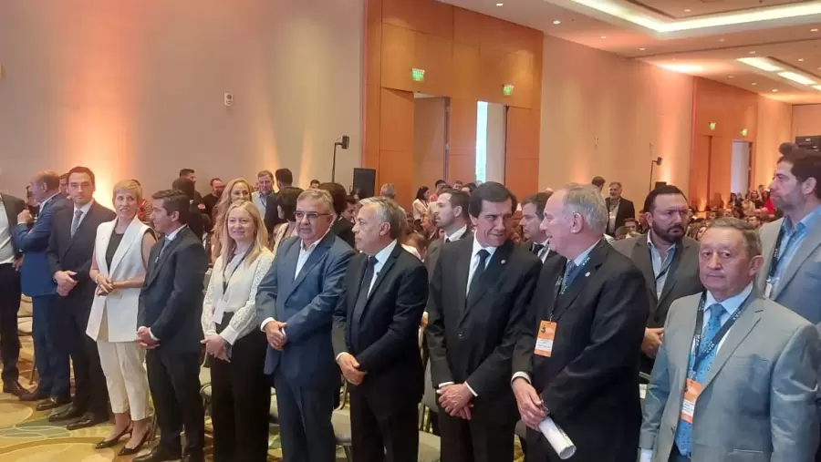 El acto de apertura fue presidido por los cinco gobernadores que integran la mesa de cobre.