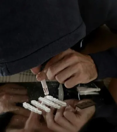 Inicialmente la cocaína tiene un efecto afrodisíaco, ya que aumenta la libido y el deseo sexual.