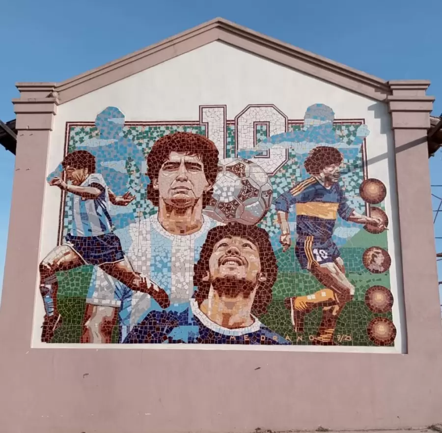 Se trata del mural en Mosaico más grande en honor a Maradona