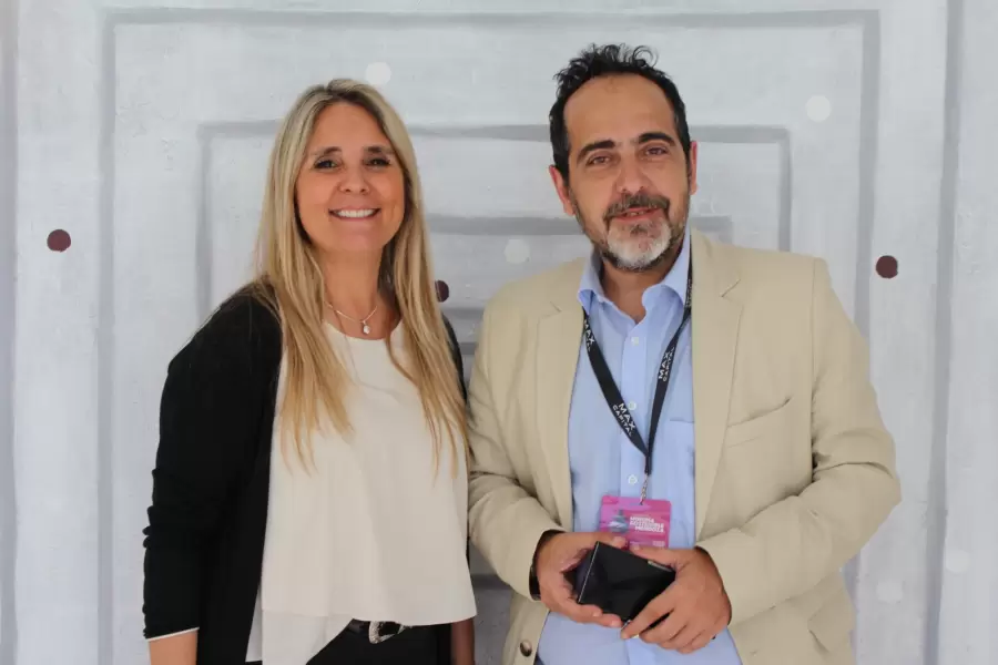 Irini Wentik, de Red Mia junto a Gabriel Landart. /