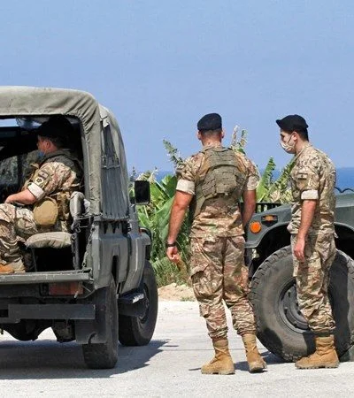 Las tropas del ejército libanés se apresuran para desplegarse en el sur y el este del país, mientras Israel se repliega lentamente.