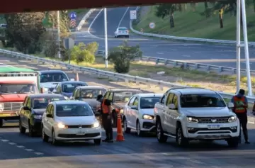Dejó de estar prohibido el manos libres para conducir en Mendoza