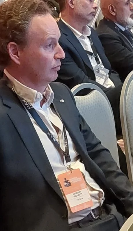 El ejecutivo de la empresa automotriz, en la Cumbre de Minería Sostenible Mendoza. (Foto: Daniel Gallardo / Ciudadano News)