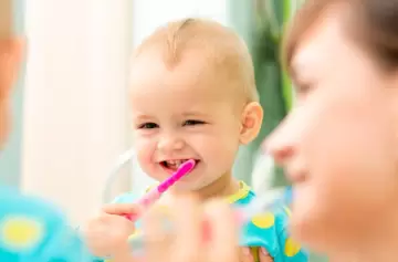 Sugieren que el primer control odontológico sea antes del primer año