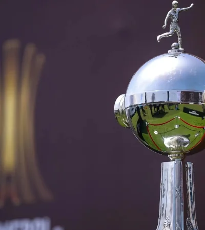 Conmebol actualiza el trofeo de la Libertadores.