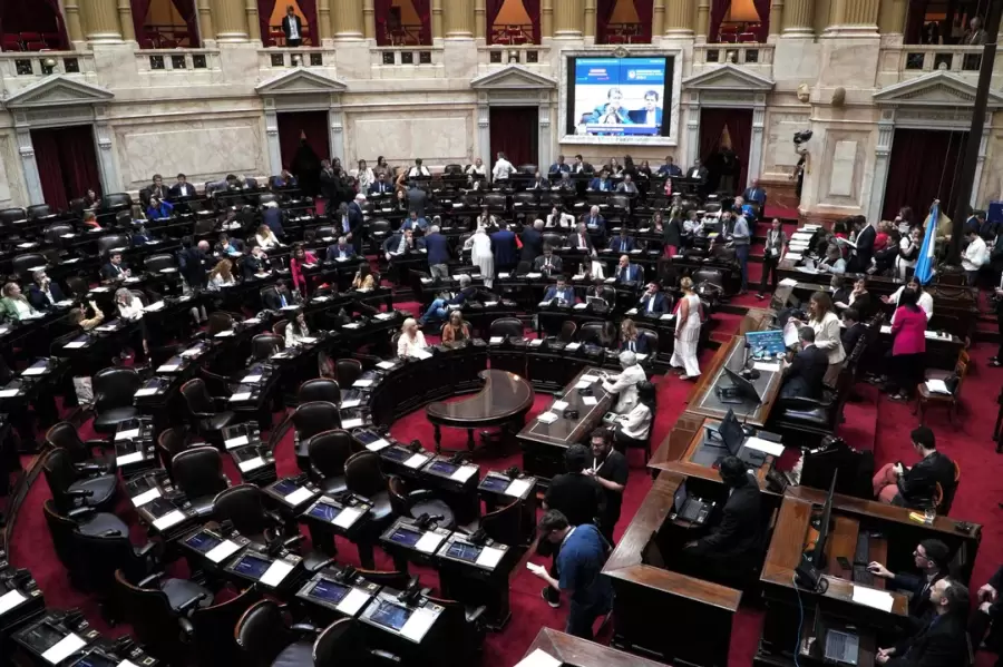 Diputados con la mayoría de las bancas vacías