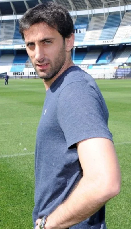 Diego MIlito es el nuevo titular de Racing