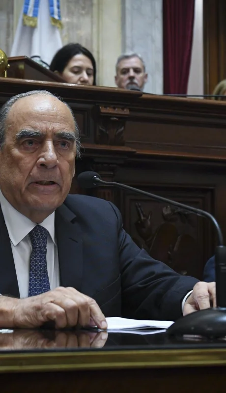 Francos informa al Senado