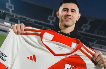 ¿Qué pasa con Adam Bareiro? Vuelve a River Plate y complica los cupos de extranjeros