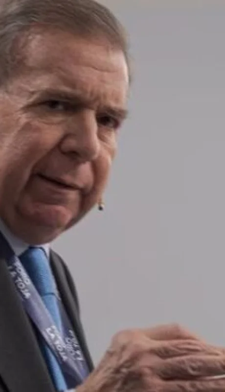 El excandidato opositor, considerado como el presidente electo por Argentina, denunció la situación deplorable de los 6 refugiados.