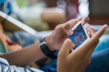 Australia prohíbe el uso de redes sociales a menores de 16 años