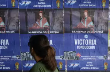 La grieta libertaria llegó a la fase de la "guerra de afiches"