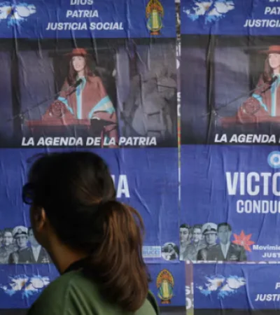 Los afiches con la imagen de Villarruel se encuadra en el acercamiento que viene teniendo con el sector del campo.