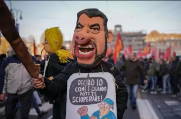 Meloni aplica la motosierra y le responden con una huelga general