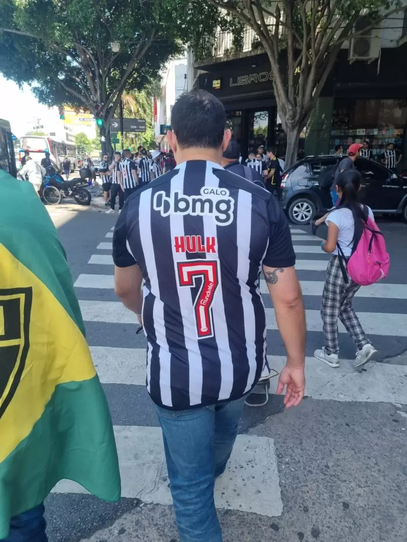 De a poco los hinchas llegan al estadio