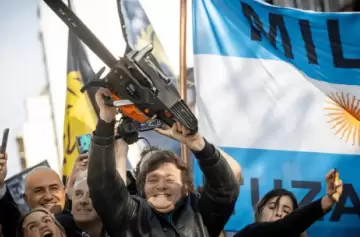 Jóvenes hasta 31 y personas mayores, los más golpeados por la crisis