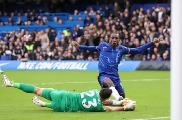 Dibu Martínez sufrió una fractura: cuándo volvería a atajar