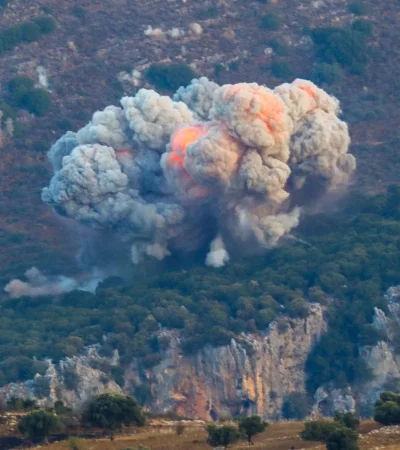 Hezbolláh se adjudicó dos explosiones de granadas de mortero en advertencia a Israel.