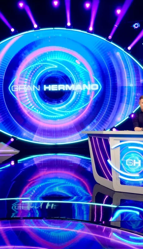 Santiago del Moro, fijo en su papel de conductor.