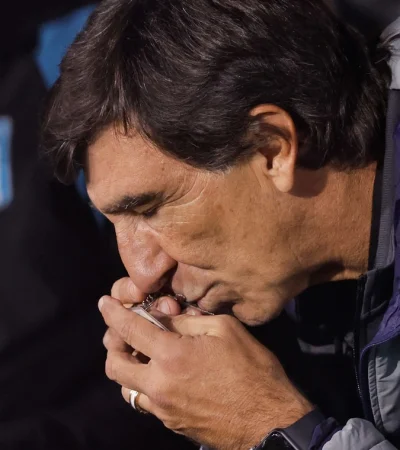 Gustavo Costas agradece por contar con una de sus figuras