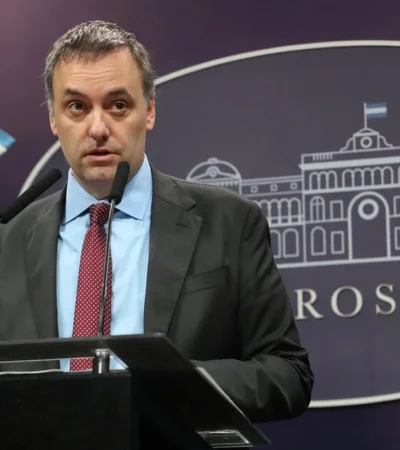 El vocero presidencial Manuel Adorni afirmó que la Comisión Nacional de Defensa de la Competencia imputó a varias prepagas.