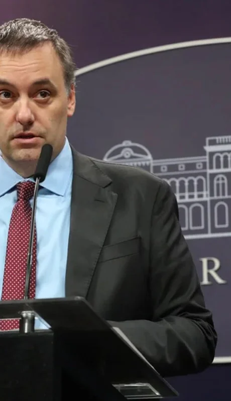 El vocero presidencial Manuel Adorni afirmó que la Comisión Nacional de Defensa de la Competencia imputó a varias prepagas.