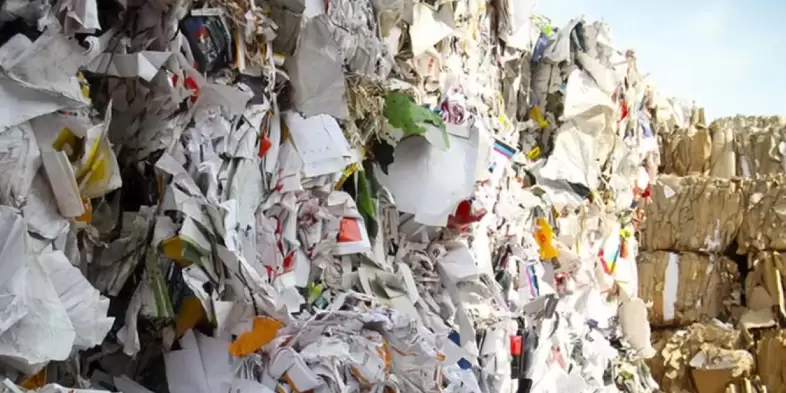 Planta de acopio de papel para reciclados.