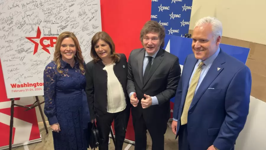 Patricia Bullrich junto a los organizadores de la CPAC.