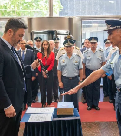 Petri tomando juramento a Valverde.