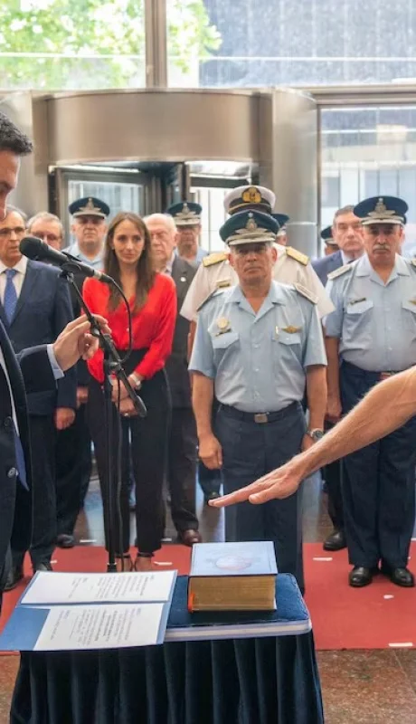 Petri tomando juramento a Valverde.