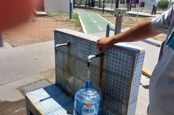 Que hay de cierto con el agua de deshielo en los bebederos públicos de Mendoza
