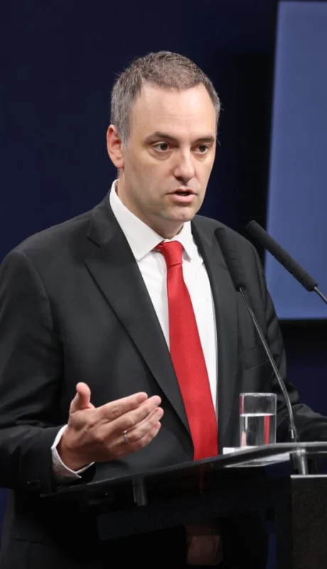 Adorni anuncia el llamado a extraordinarias