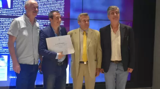 Luis Magnaghi, acompañado por los legisladores petristas Raúl Villach, Alberto López y Oscar Sevilla.
