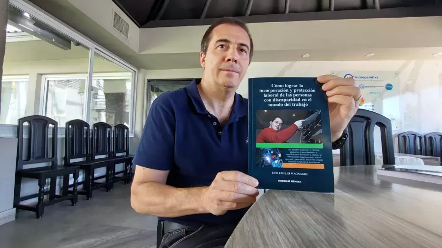 El abogado da detalles sobre el libro "Cómo lograr la incorporación y protección laboral de las personas con discapacidad en el mundo del trabajo"/