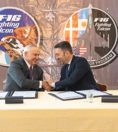 La firma del acuerdo bilateral garantiza el uso a plena capacidad del sistema de armas F-16 para la Fuerza Aérea Argentina.