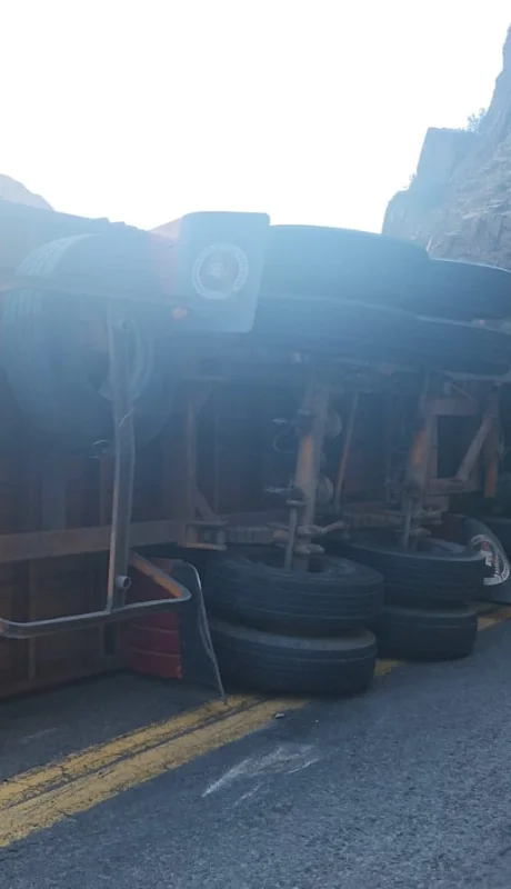 Un camionero perdió la vida al volcar en alta montaña/ Fuente: Ministerio de Seguridad