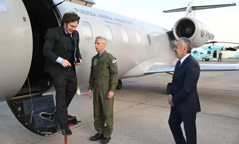 El presidente Milei es recibido por el gobernador Cornejo en una visita a Mendoza. (Foto: archivo web)