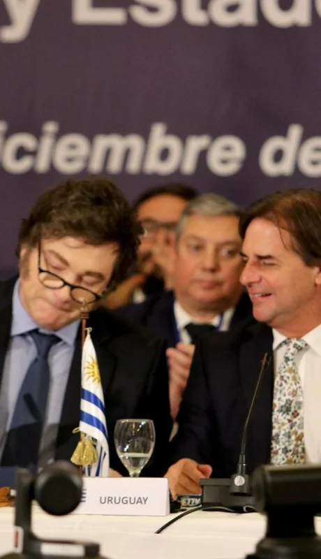 Javier Milei y Lacalle Pou en el traspaso de la presidencia del Mercosur
