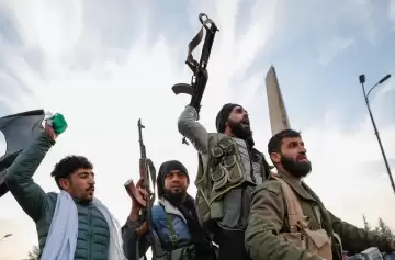 Ejército rebelde ocupa Damasco y el presidente se fugó del país